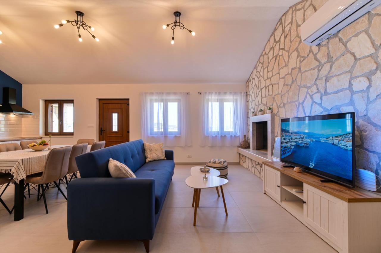Villa Rudini With Heated Pool Okrug Gornji Exterior foto