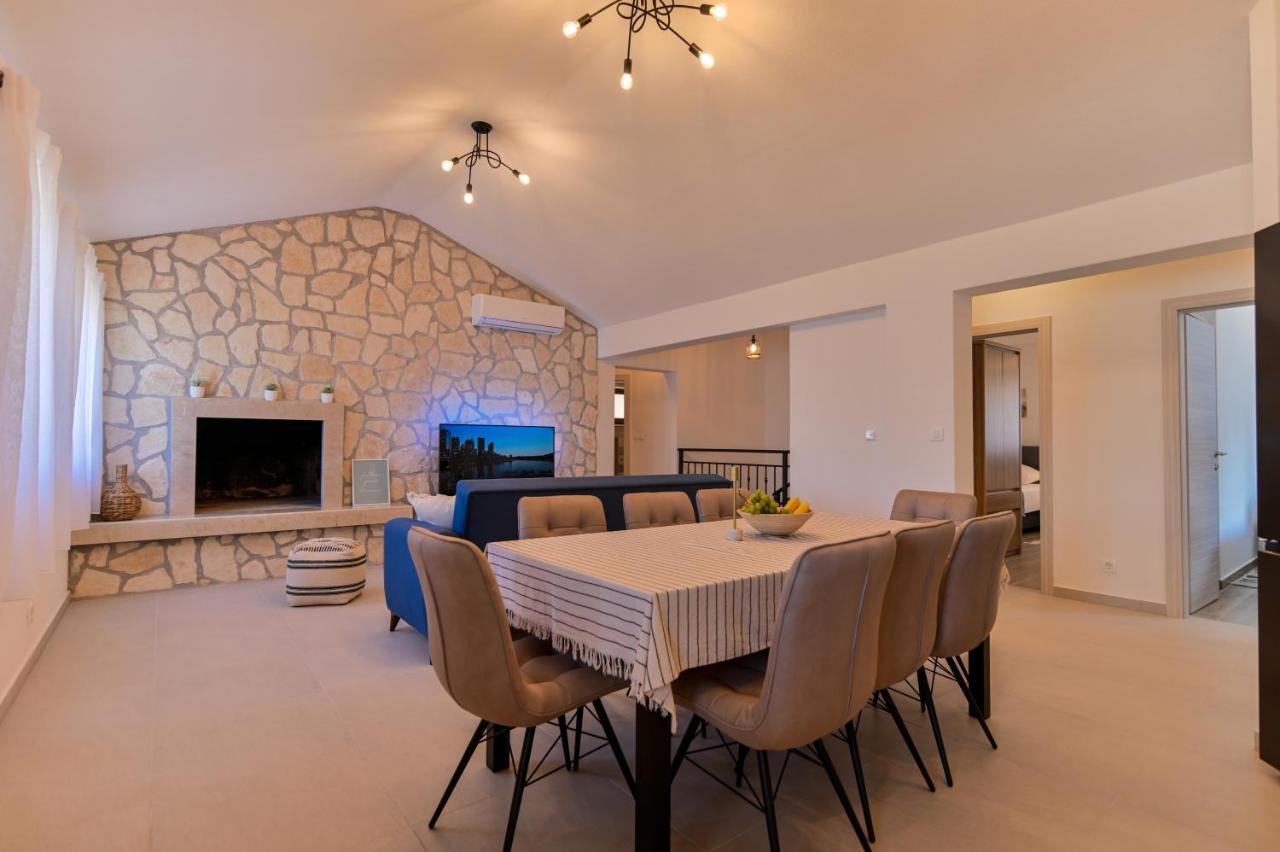 Villa Rudini With Heated Pool Okrug Gornji Exterior foto