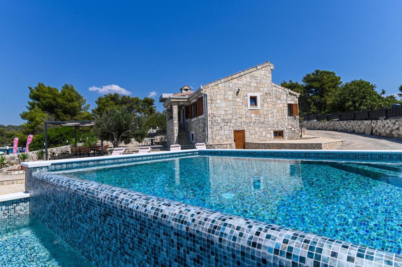 Villa Rudini With Heated Pool Okrug Gornji Exterior foto