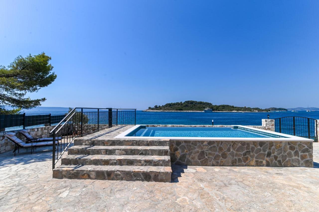 Villa Rudini With Heated Pool Okrug Gornji Exterior foto