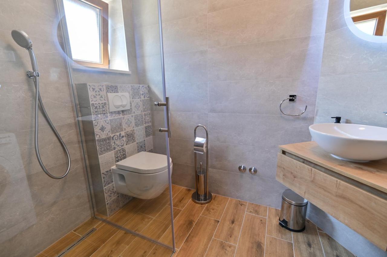 Villa Rudini With Heated Pool Okrug Gornji Exterior foto