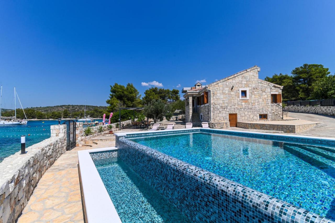 Villa Rudini With Heated Pool Okrug Gornji Exterior foto