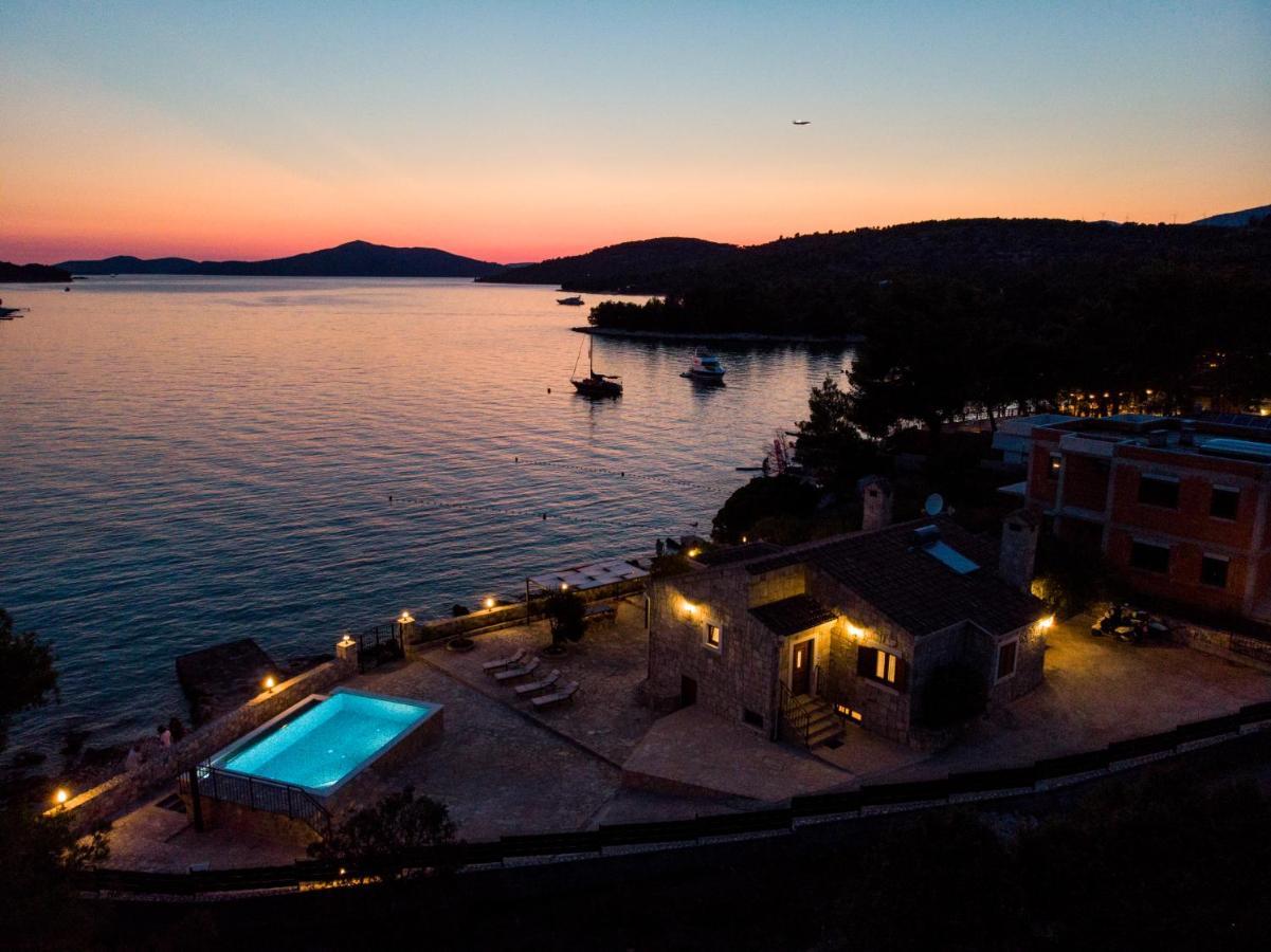 Villa Rudini With Heated Pool Okrug Gornji Exterior foto