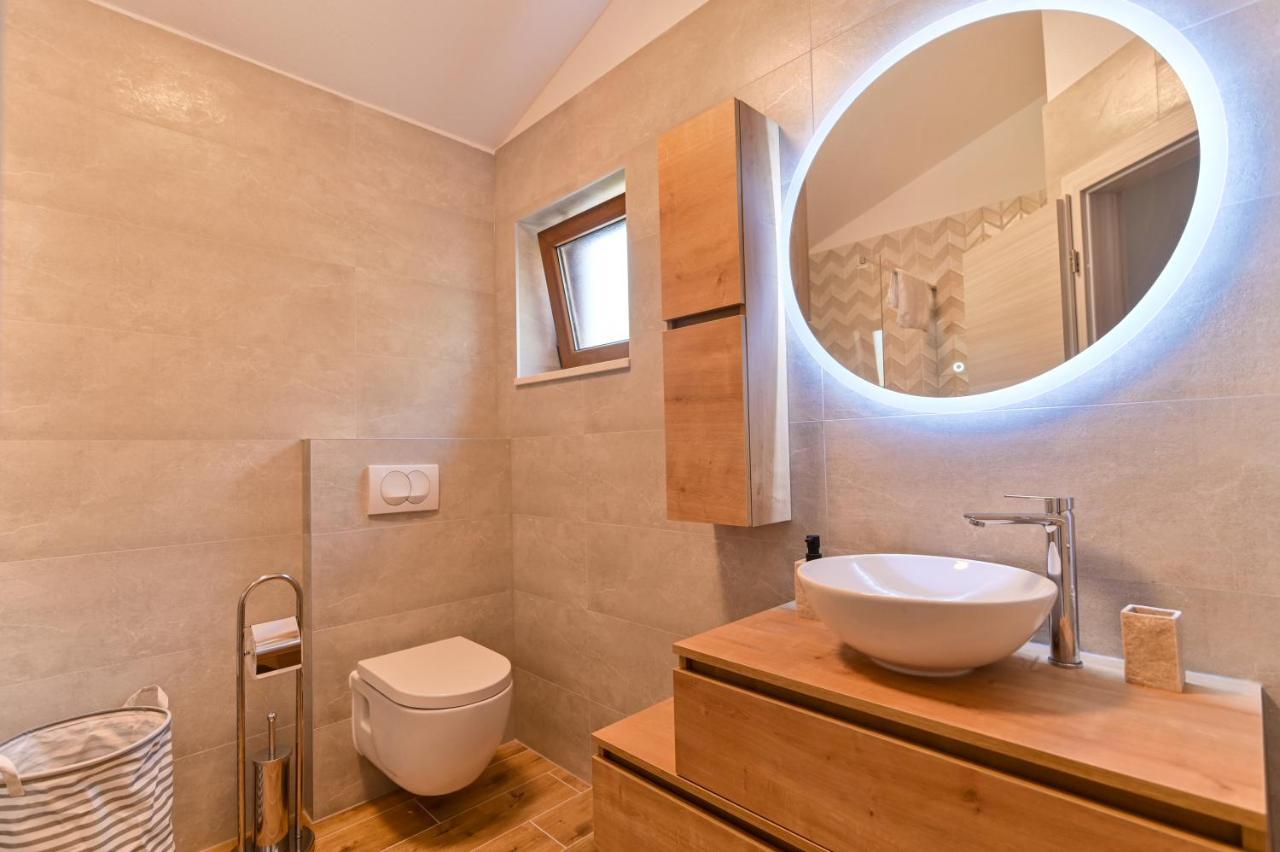 Villa Rudini With Heated Pool Okrug Gornji Exterior foto