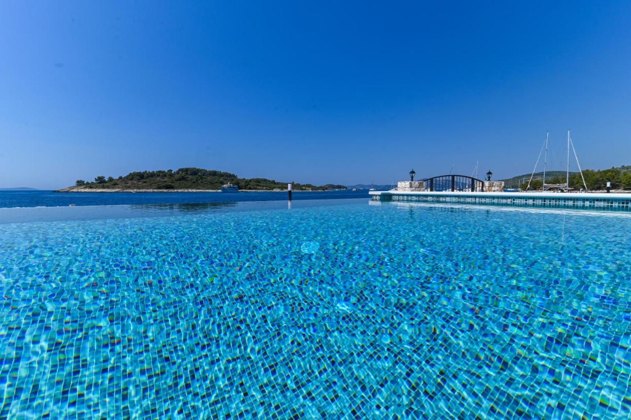 Villa Rudini With Heated Pool Okrug Gornji Exterior foto