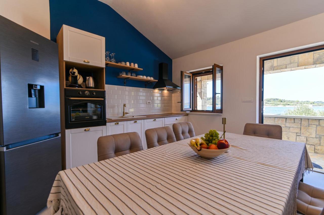 Villa Rudini With Heated Pool Okrug Gornji Exterior foto