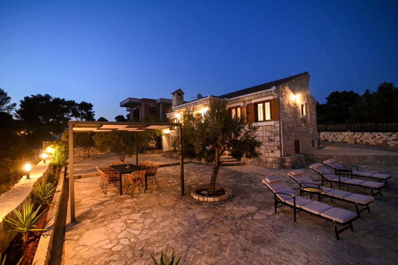Villa Rudini With Heated Pool Okrug Gornji Exterior foto