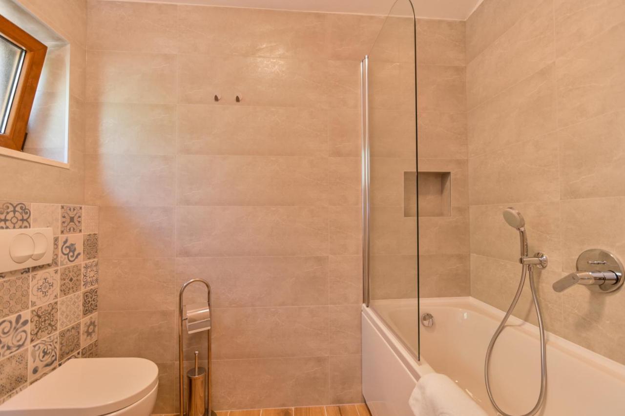 Villa Rudini With Heated Pool Okrug Gornji Exterior foto