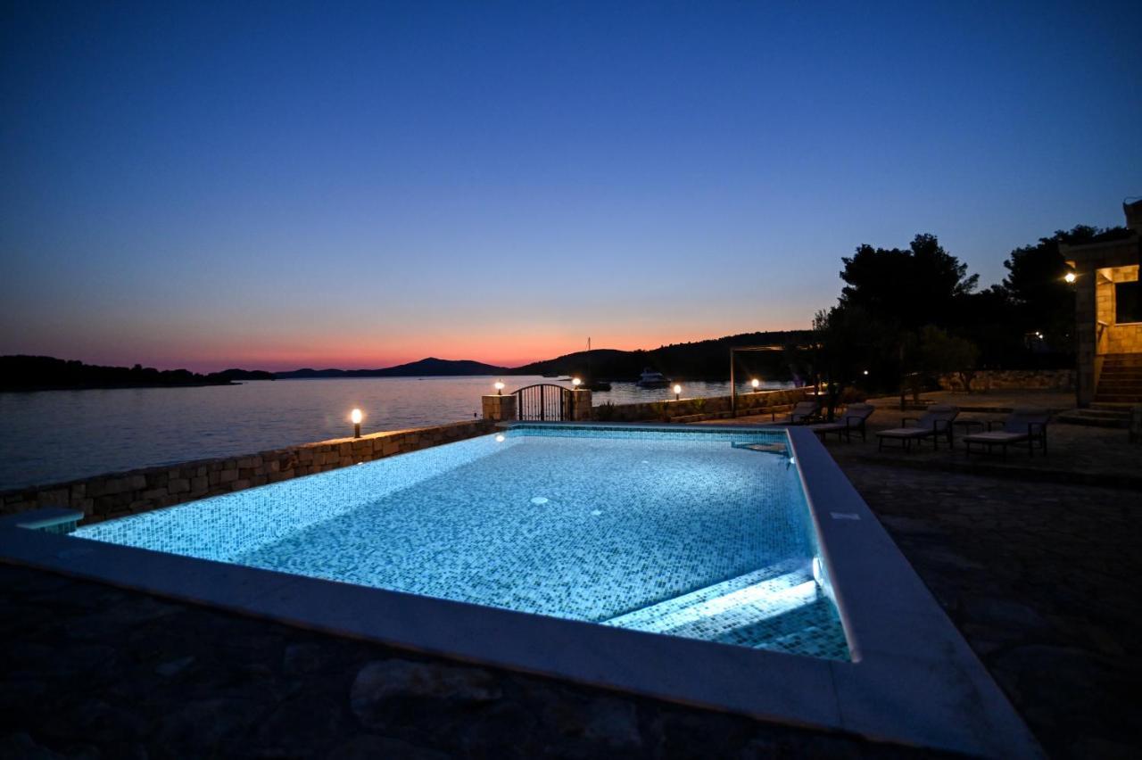Villa Rudini With Heated Pool Okrug Gornji Exterior foto