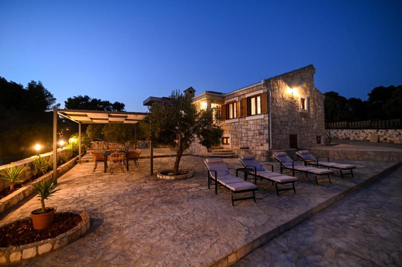 Villa Rudini With Heated Pool Okrug Gornji Exterior foto
