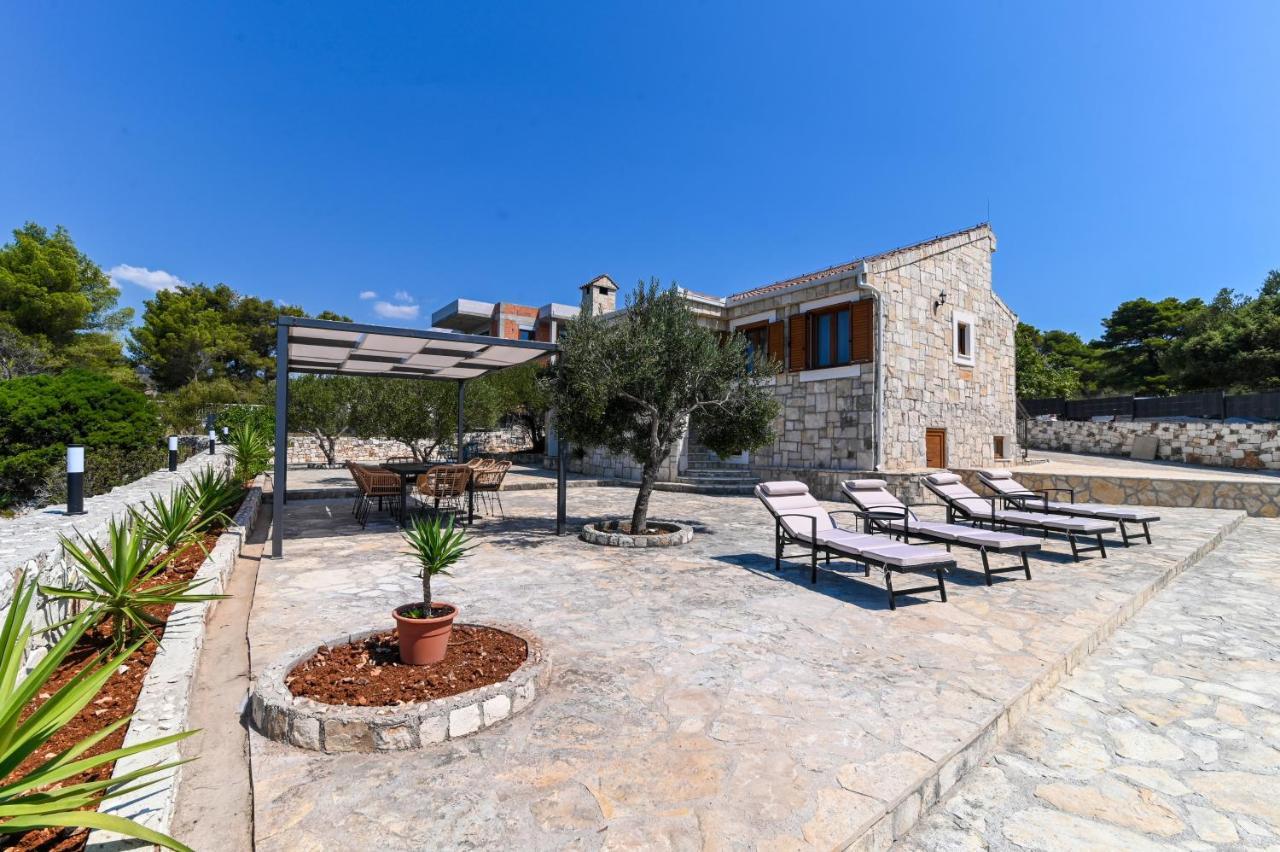 Villa Rudini With Heated Pool Okrug Gornji Exterior foto