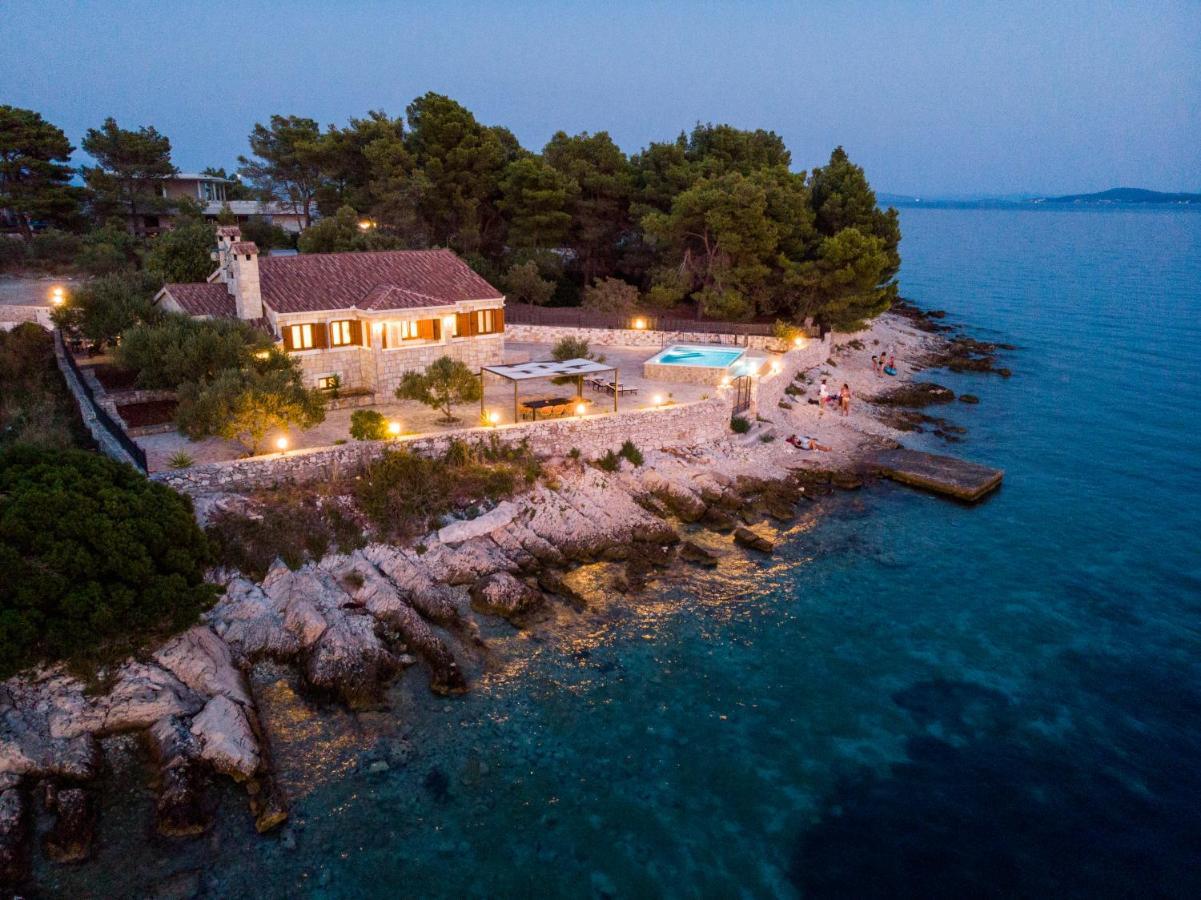 Villa Rudini With Heated Pool Okrug Gornji Exterior foto