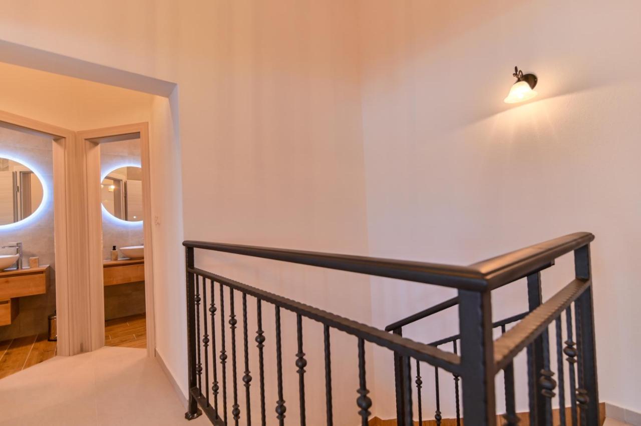 Villa Rudini With Heated Pool Okrug Gornji Exterior foto