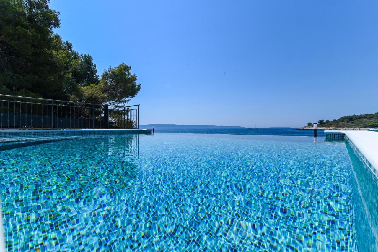 Villa Rudini With Heated Pool Okrug Gornji Exterior foto