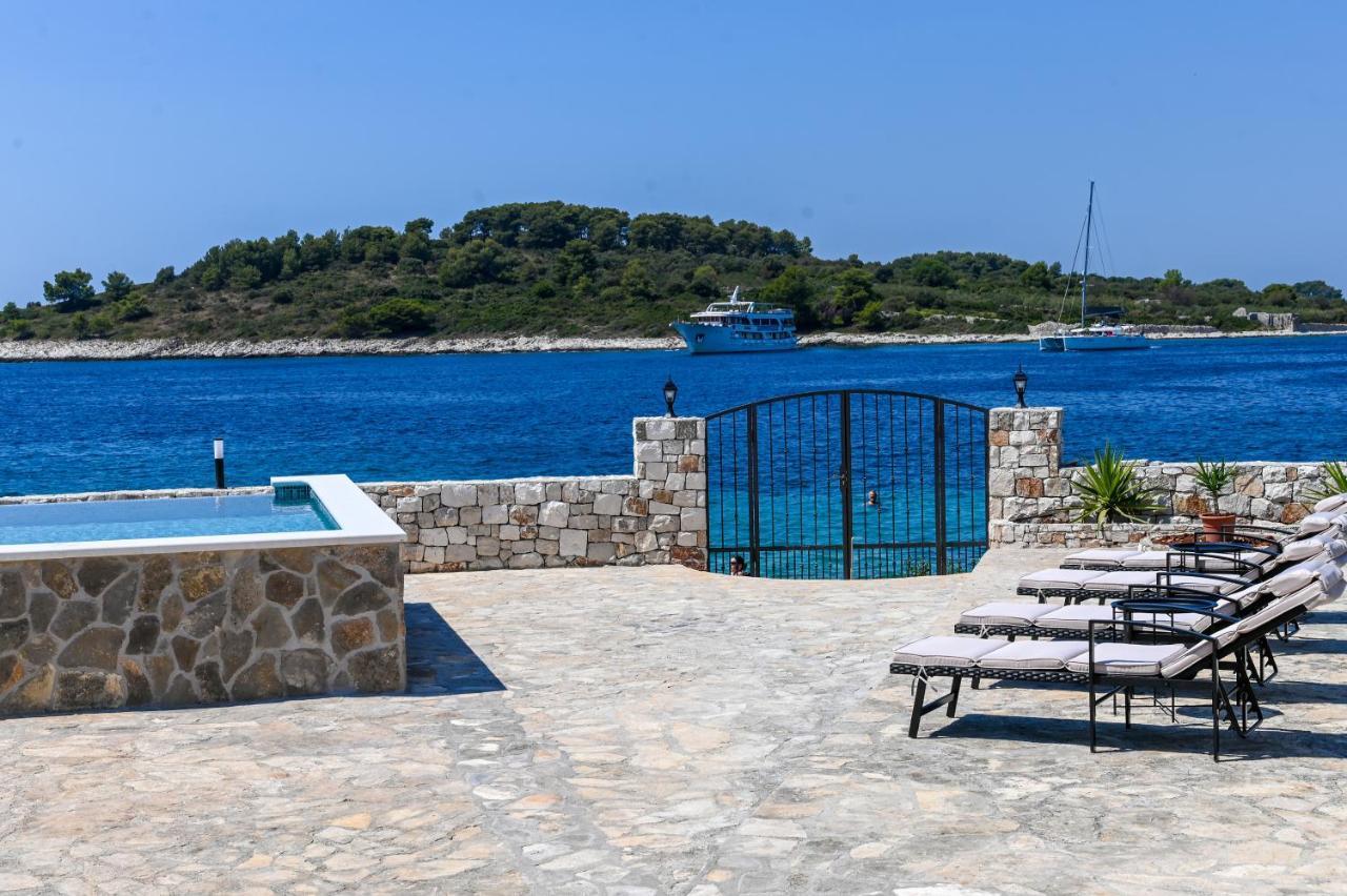 Villa Rudini With Heated Pool Okrug Gornji Exterior foto