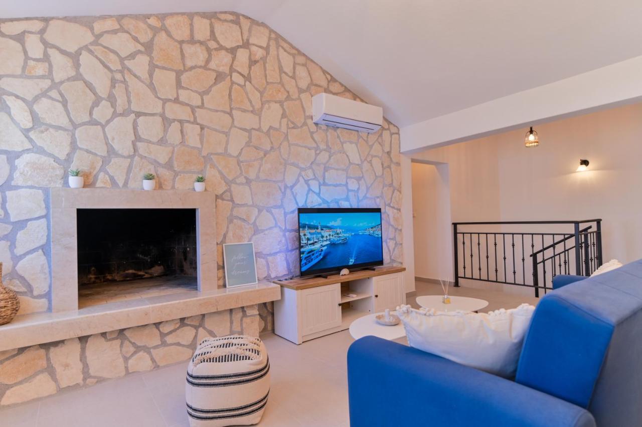Villa Rudini With Heated Pool Okrug Gornji Exterior foto