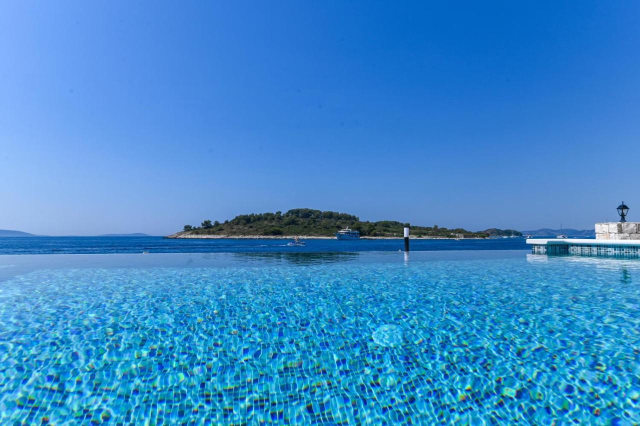 Villa Rudini With Heated Pool Okrug Gornji Exterior foto