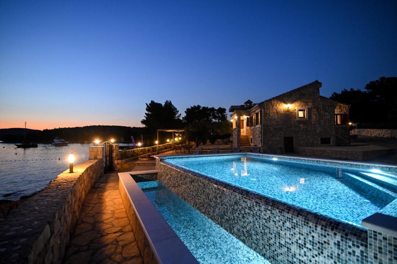 Villa Rudini With Heated Pool Okrug Gornji Exterior foto