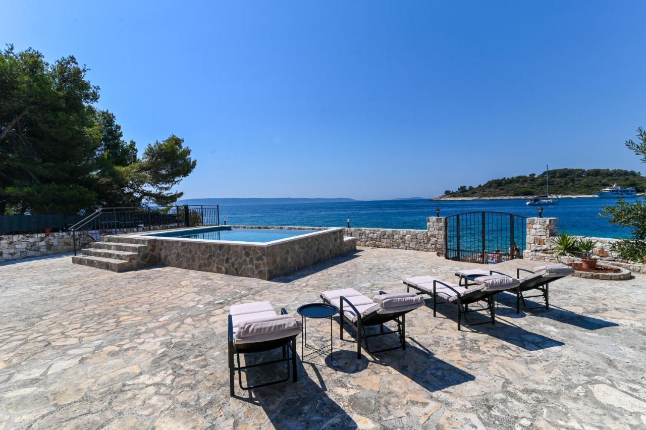 Villa Rudini With Heated Pool Okrug Gornji Exterior foto