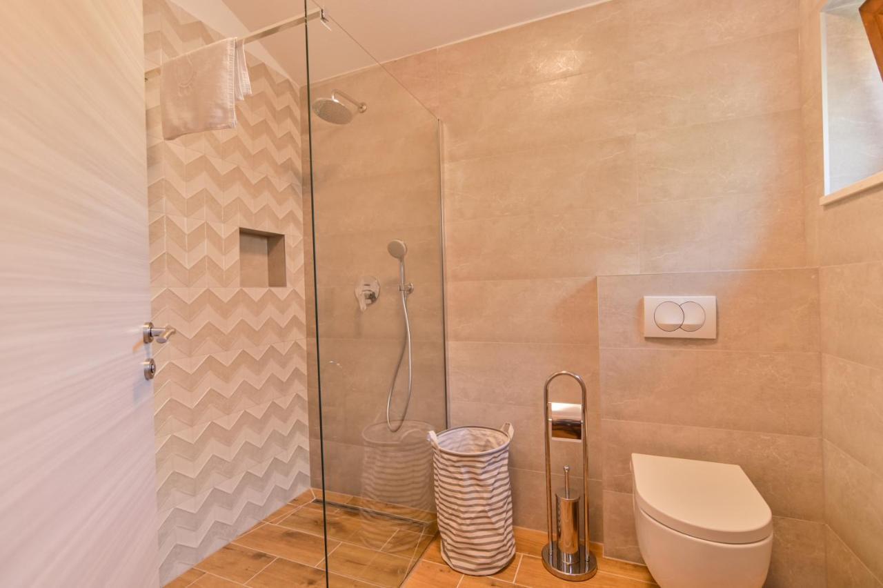 Villa Rudini With Heated Pool Okrug Gornji Exterior foto