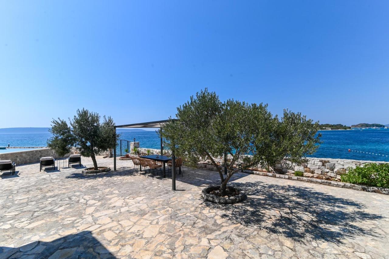 Villa Rudini With Heated Pool Okrug Gornji Exterior foto